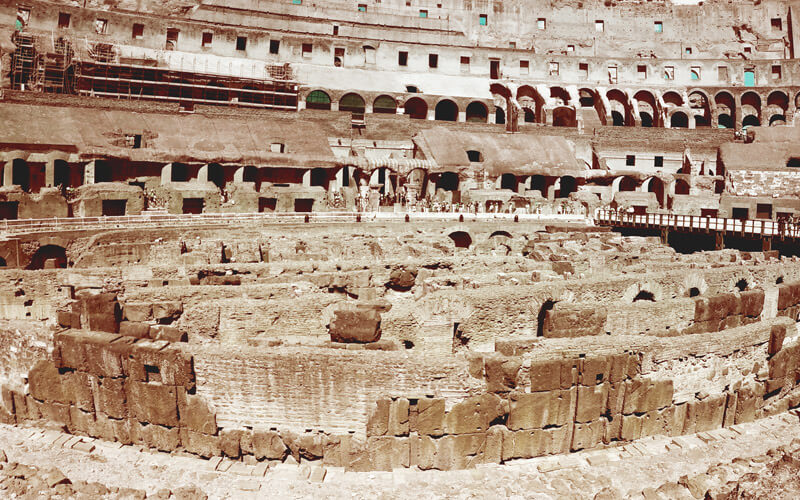 římské koloseum uvnitř 