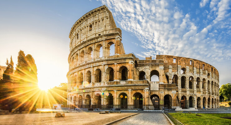 Koloseum v Římě při východu slunce